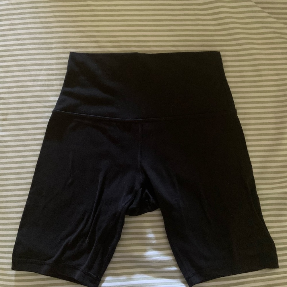 Lululemon women’s black biker shorts